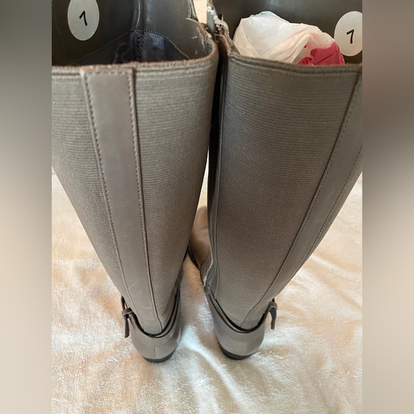 Isaac Mizrahi sz 7 HTF TAUPE leather stretch riding boots- never worn - Picture 7 of 13